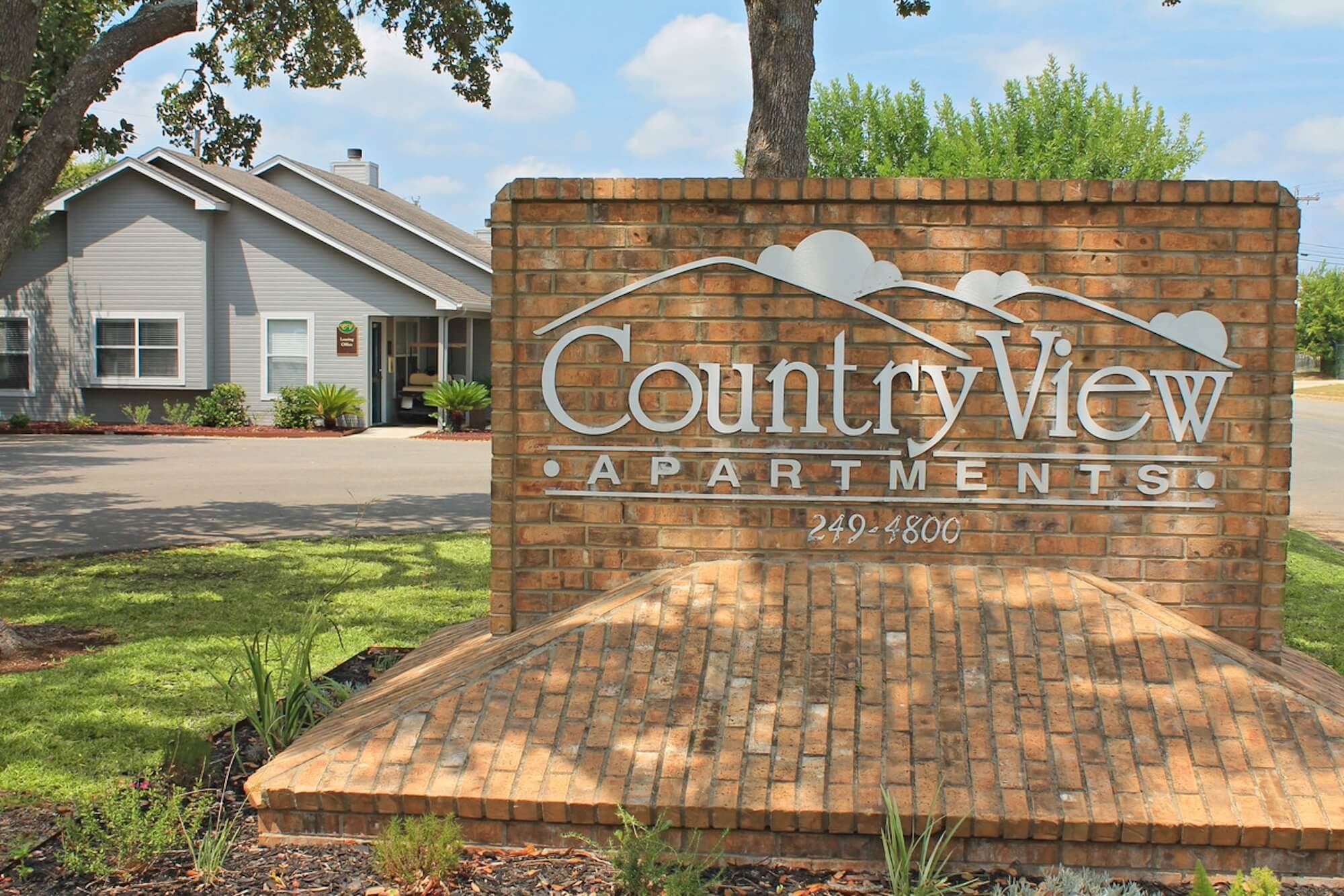 Entrance sign to Country View Apartments